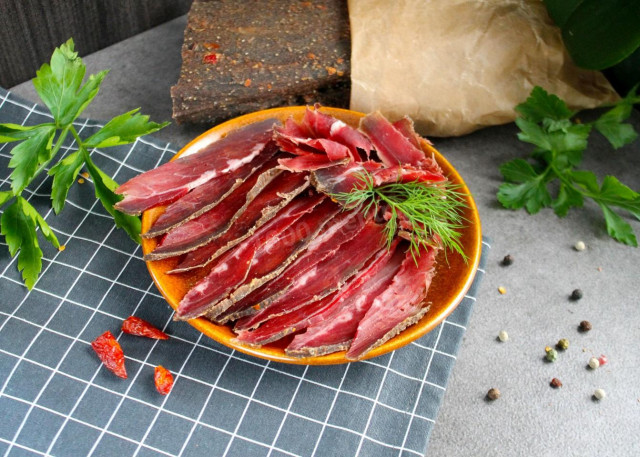 Armenian beef basturma at home