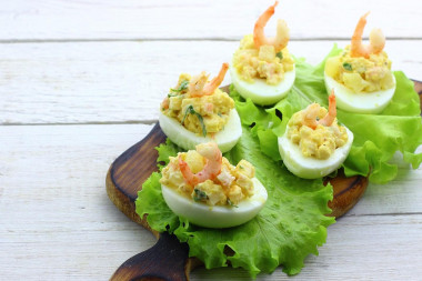 Eggs stuffed with shrimp and pineapples