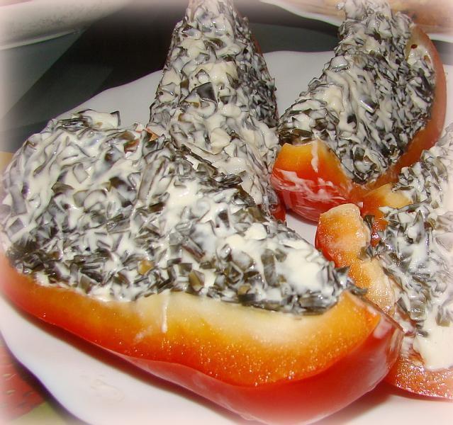 Pepper stuffed with seaweed