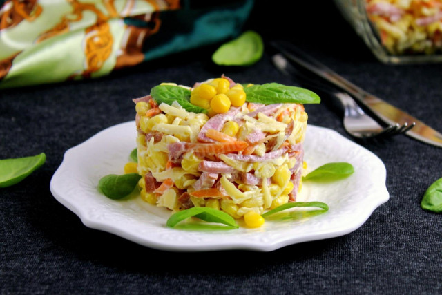 Salad with smoked sausage and cheese