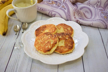 Cheesecakes with banana and cottage cheese in a frying pan