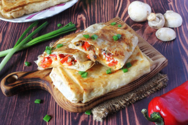 Pita bread with filling fried in a pan