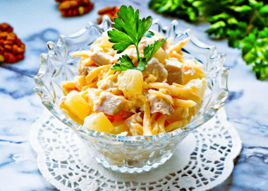 Salad with pineapple and chicken and cheese with garlic