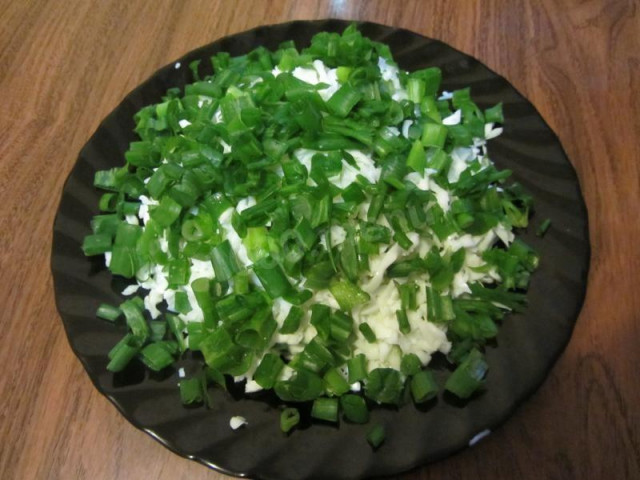 Onion salad with eggs