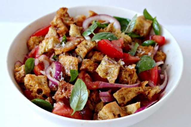 Panzanella salad