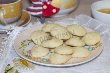 Cookies in the microwave with milk and butter