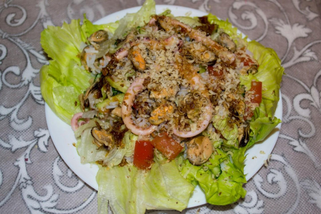 Ocean Treasure Salad with mussels and squid