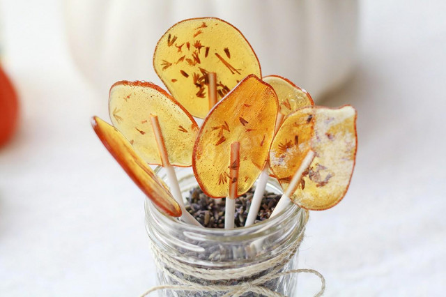 Homemade lollipops without molds