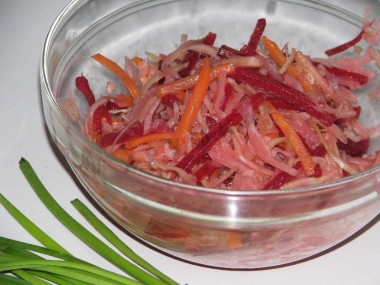 Weight loss salad with raw beetroot without dressing