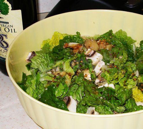 Salad with fresh mushrooms