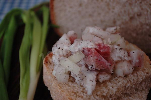 Bacon salad with onions