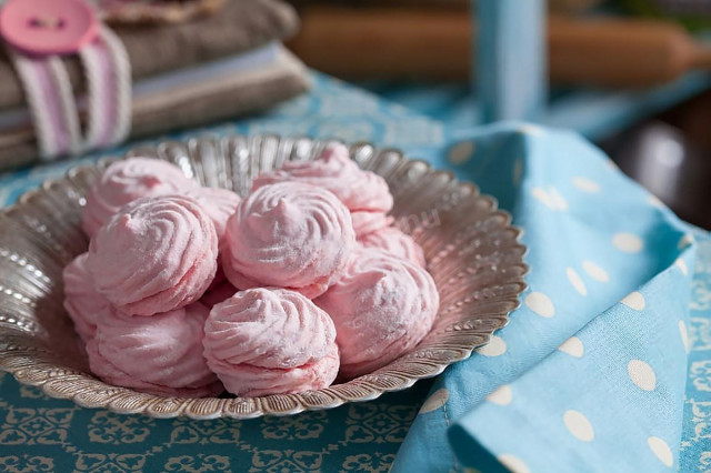 Homemade blackcurrant marshmallows