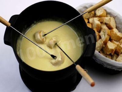 Swiss cheese fondue