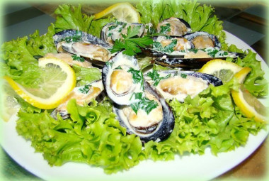 Mussels in garlic sauce