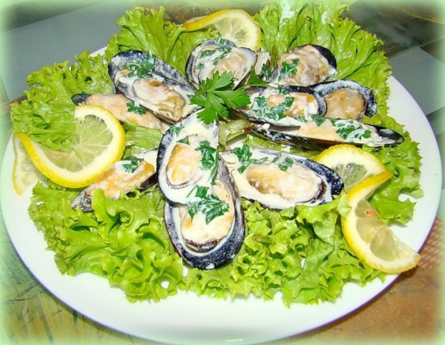 Mussels in garlic sauce