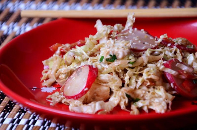 Radish salad, Peking cabbage and bell pepper with feta