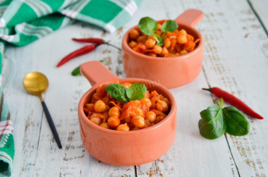 Chickpeas stewed with vegetables