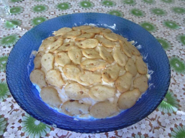 Salad with Fish crackers