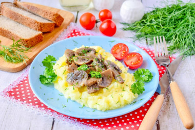 Mashed potatoes with mushrooms