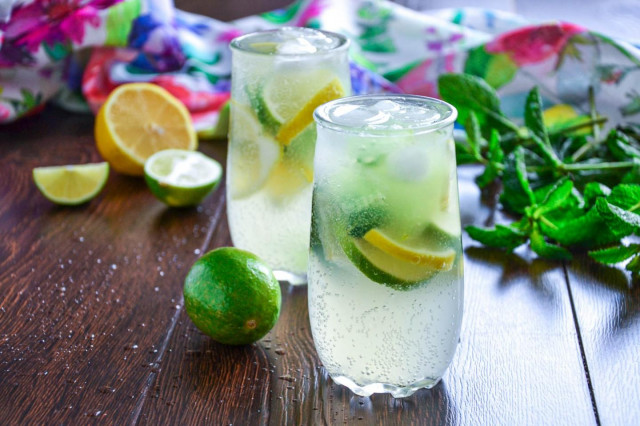 Non-alcoholic mojito