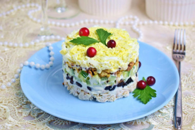 Tenderness salad with chicken prunes and walnuts