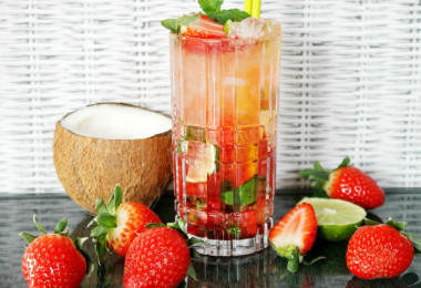 Strawberry mojito alcoholic