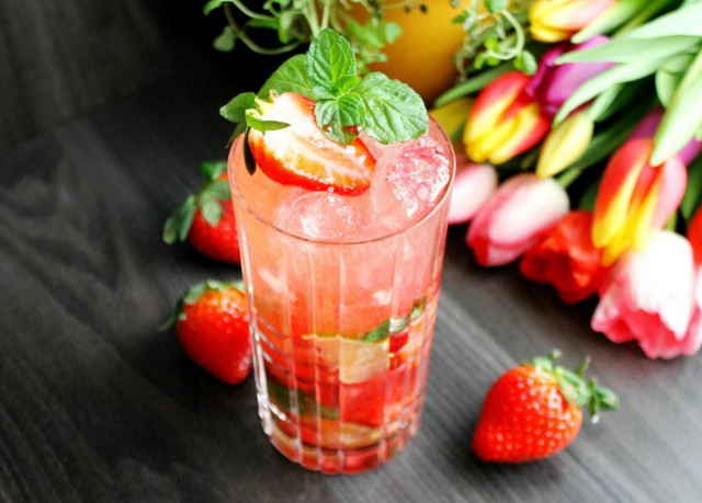 Strawberry mojito alcoholic