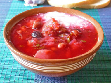 Borscht with lean beans