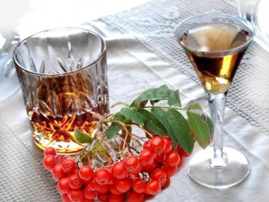 Rowan liqueur