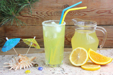 Homemade Turkish lemonade