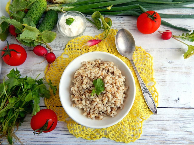 Pearl barley in a slow cooker pressure cooker