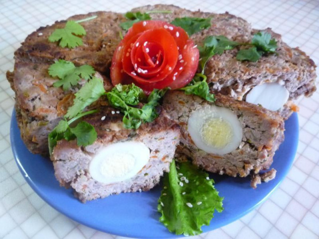 Meat Easter ring with eggs