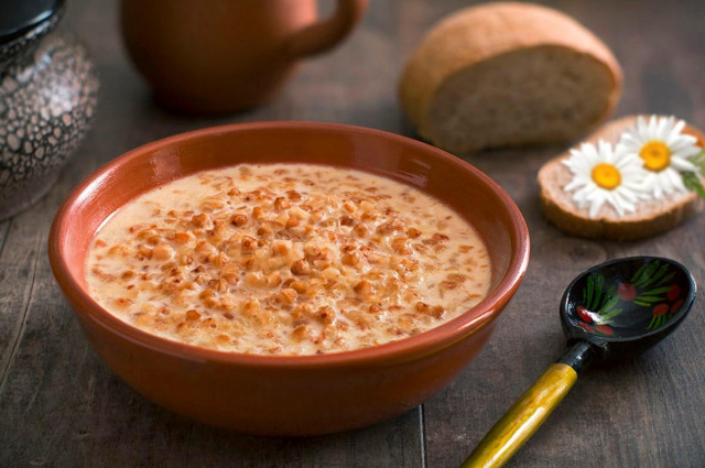 Buckwheat porridge with milk in a slow cooker