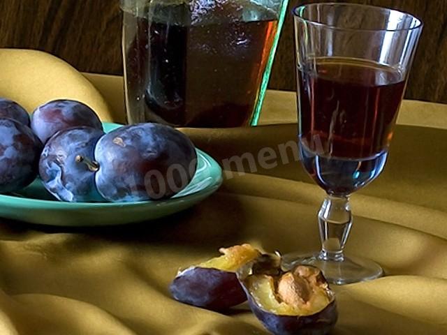 Vodka plum liqueur