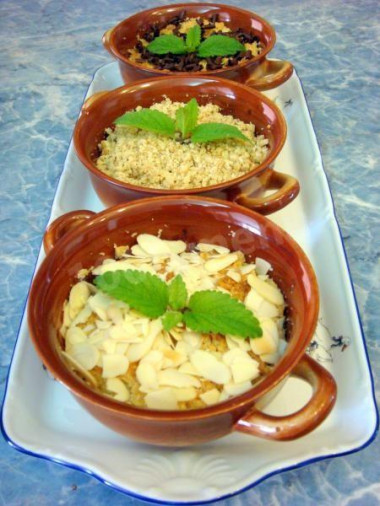 Apples, baked under streusel