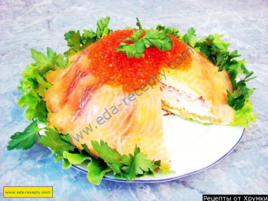 Salmon Fish Salad Cake with caviar