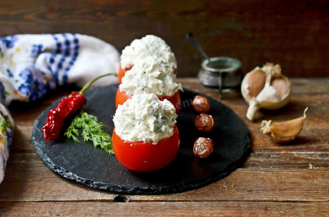 Tomatoes stuffed with cottage cheese and garlic