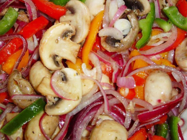 Lean salad of fresh mushrooms