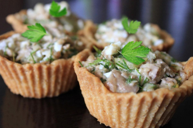 Cod liver salad in tartlets