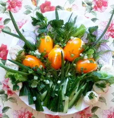 Tomato Tulips salad with cream and cottage cheese