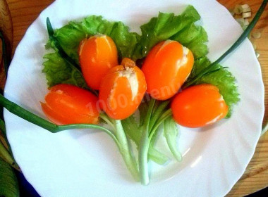 Tomato Tulips salad with cream and cottage cheese