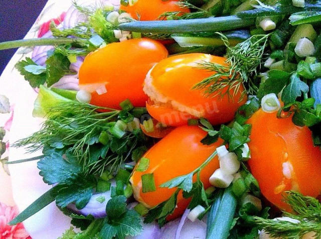 Tomato Tulips salad with cream and cottage cheese