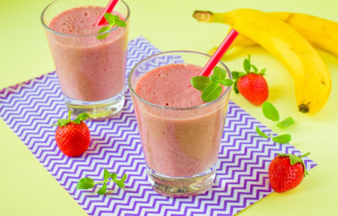 Strawberry banana smoothie