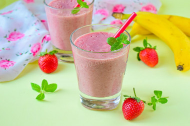 Strawberry banana smoothie