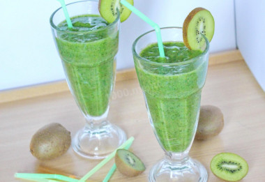 Smoothie with kiwi and banana