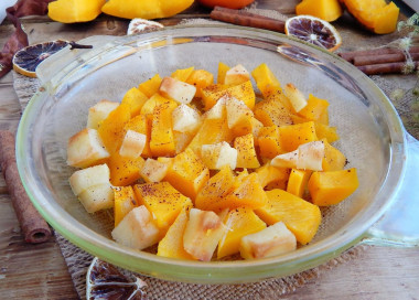 Baked pumpkin in the microwave with slices of honey