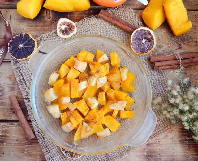 Baked pumpkin in the microwave with slices of honey