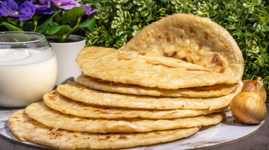 Katlama with onions in a frying pan