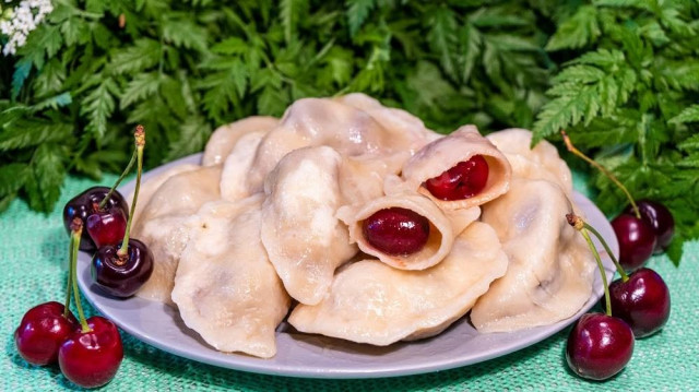 Classic dumplings with cherries on kefir at home