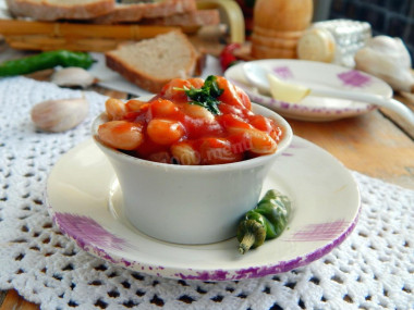 White beans in tomato sauce